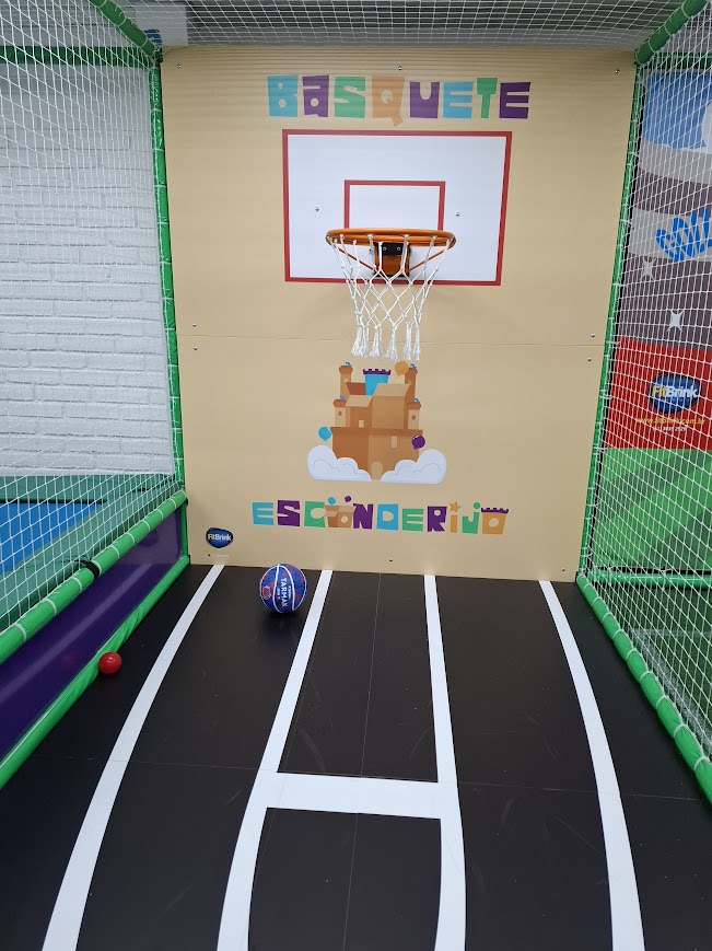 Quadra de Basquete — visão ampla