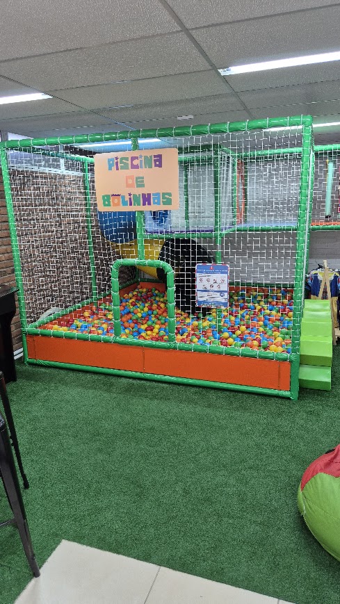 Piscina de Bolinhas — estrutura com rede